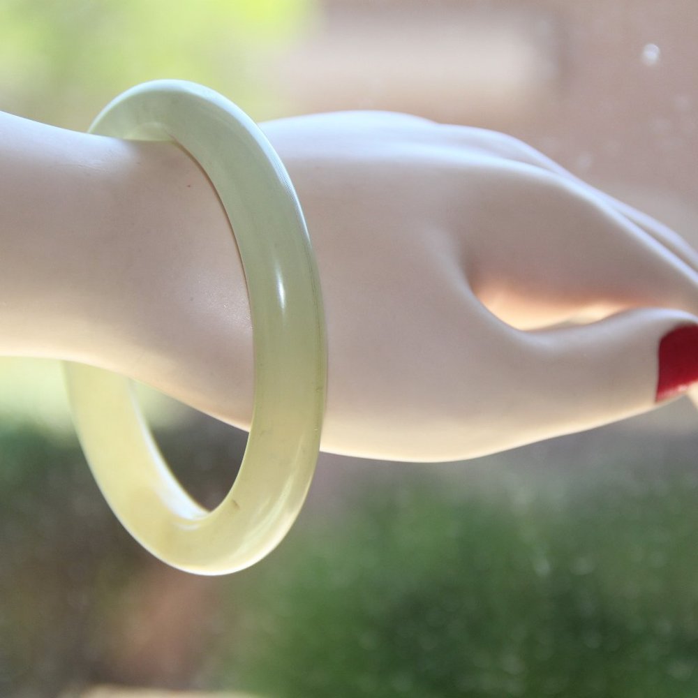 Solid Jade Round Bangle Bracelet - image 1